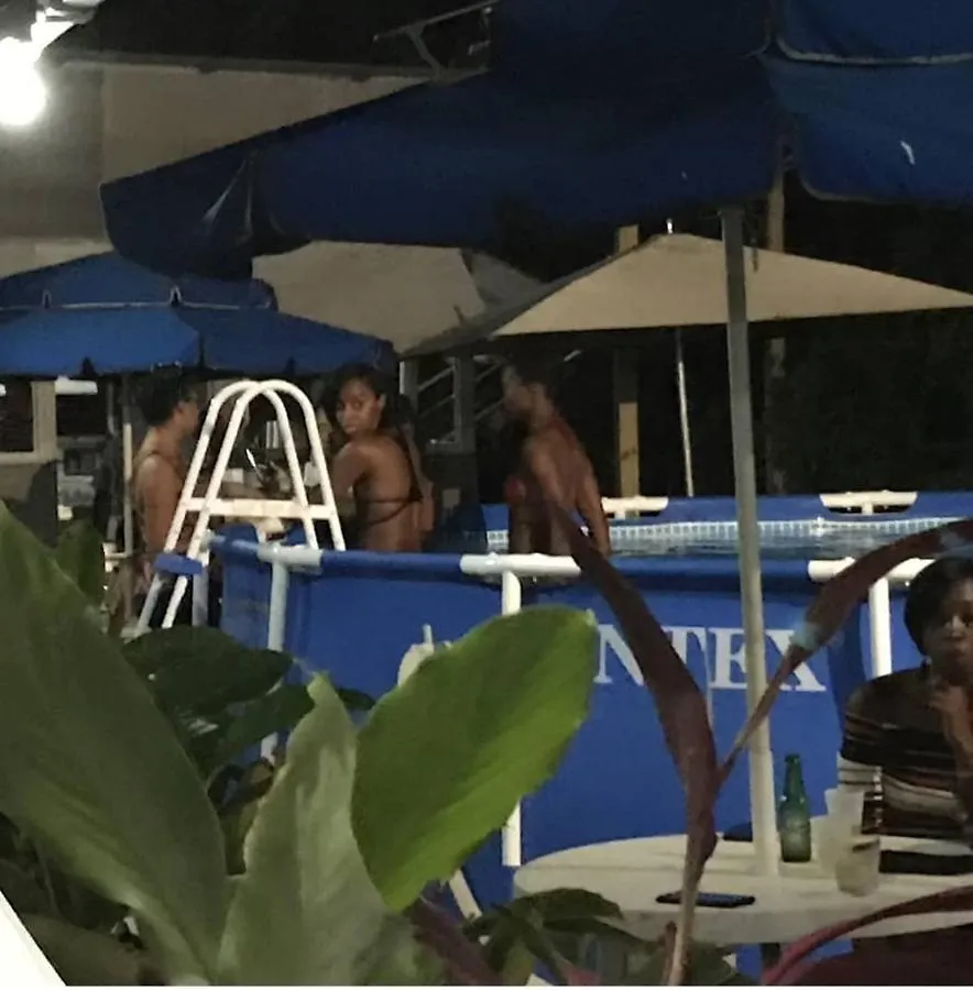 Pondbottom Apartment Hotel Saint James Barbados