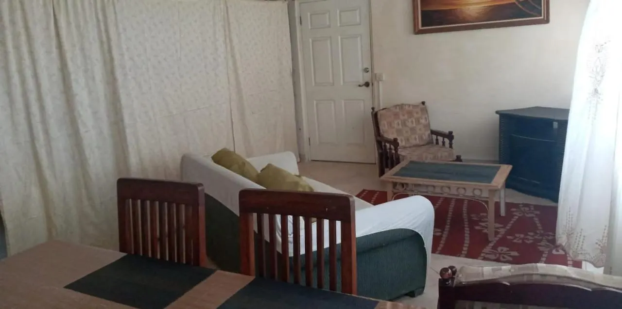 Pondbottom Apartment Hotel Saint James